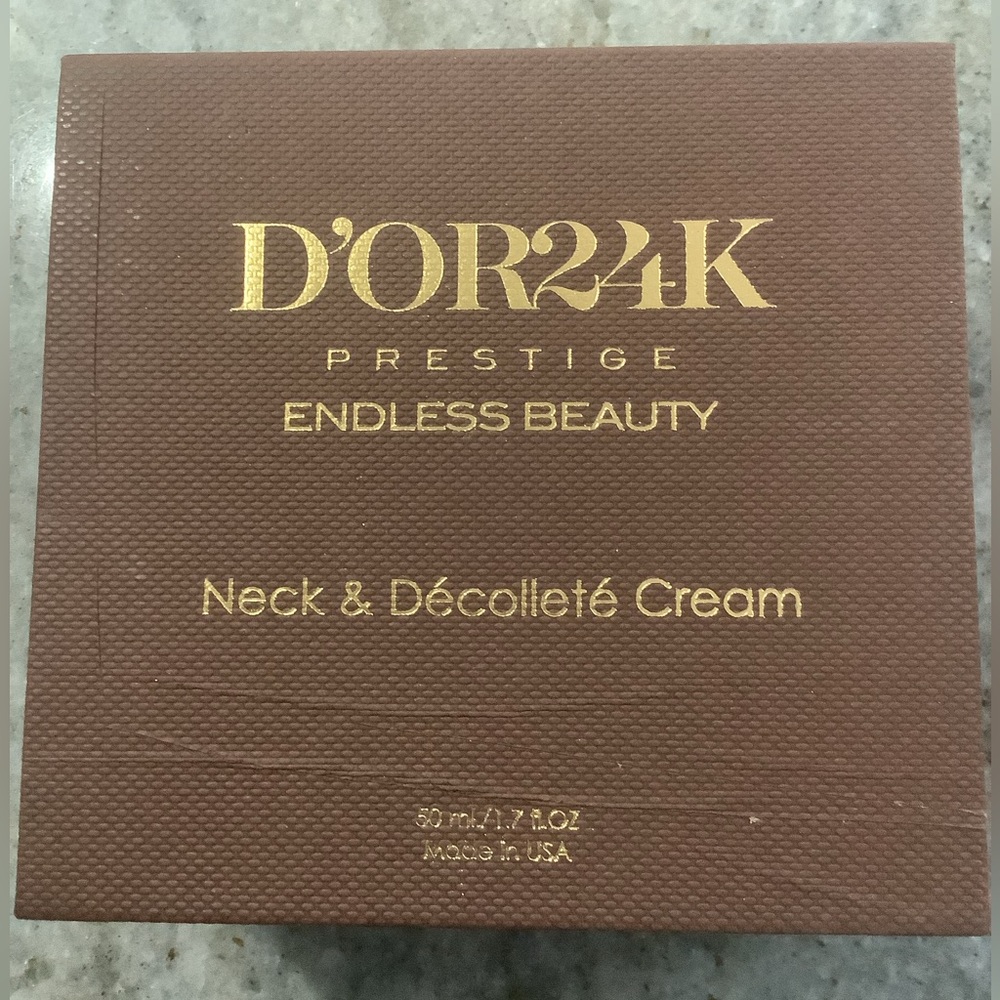 D’OR 24K Prestige Endless Beauty Neck & Décolleté Cream
NEW IN BOX!